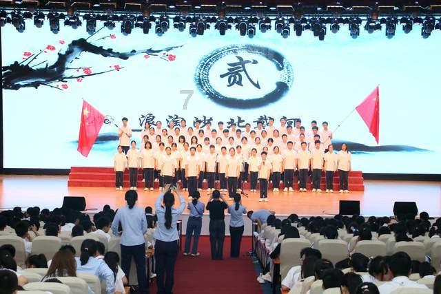 救援受困的小恐龙